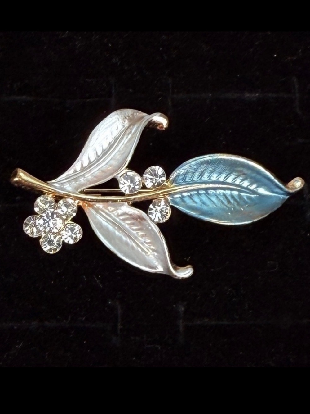 Elegant Vintage Silvertone Bling Blue Leaf Brooch